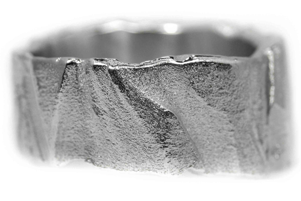 recycled ring Aurora Dance white gold - Saagæ wedding rings & engagement rings by Liesbeth Busman