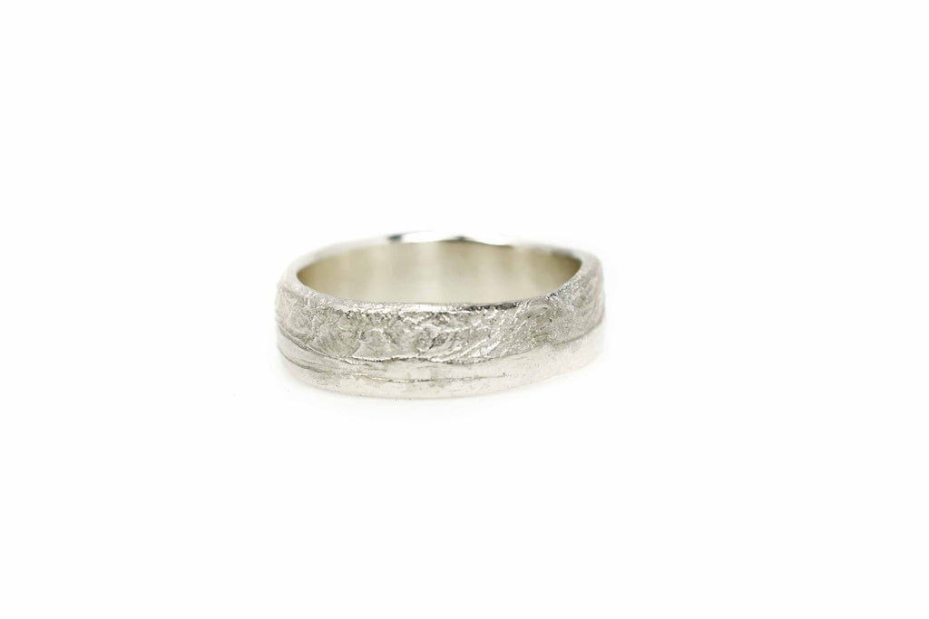 organic shaped ring Earth wedding ring Big silver - Saagæ wedding rings & engagement rings by Liesbeth Busman